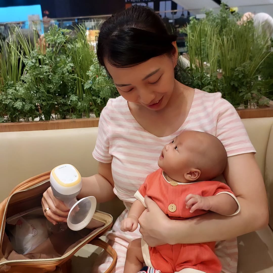 Salah 1 breastpump portable & rechargeable yang bisa kosongin PD dengan cepat Medela Easy Breas (1)