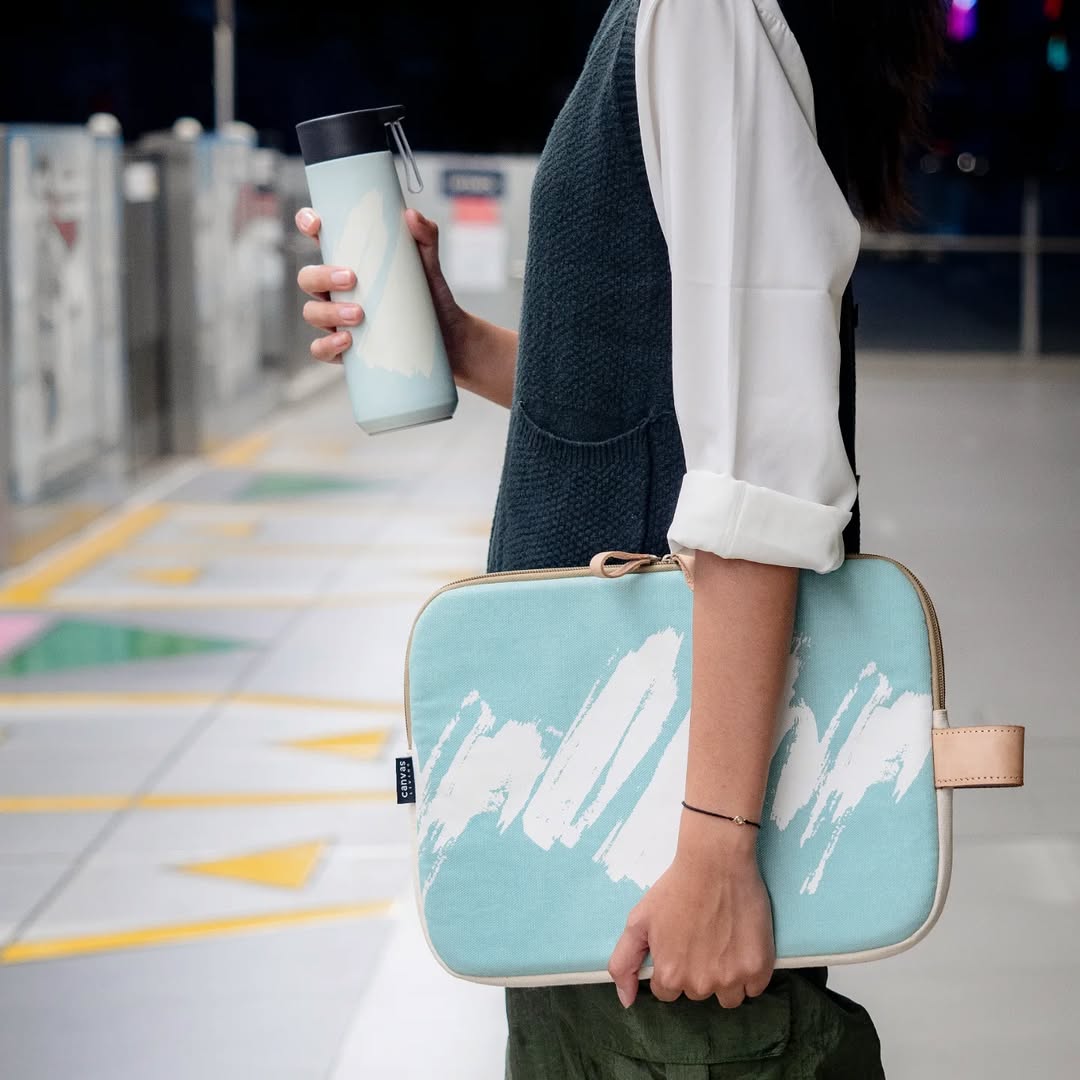 • daily journals •always carry practically and comfortably. stay active, on the move, while achieving goals 🖋️#yourlifeisyourcanvas#slowmadeinIndonesia